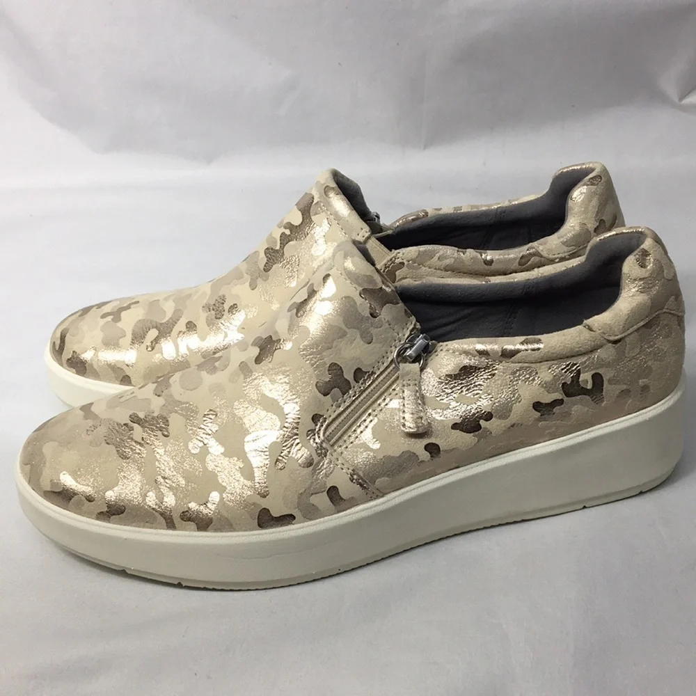 Clarks Women’s Layton Step Ivory Faux- Suede Camo Slip-On Shoes Size 11 Like-NEW